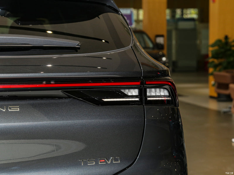 SUV T5EVO Dongfeng Forthing  Version Exclusive 360cam 8 airbags Color Gris Oscuro/Interior Negro