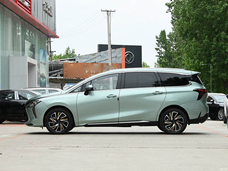 MPV YATCH 7 asientos Forthing Gasol. Vers. Exclusive 10 airbags 360° Cam Color Verde /Interi. Beige