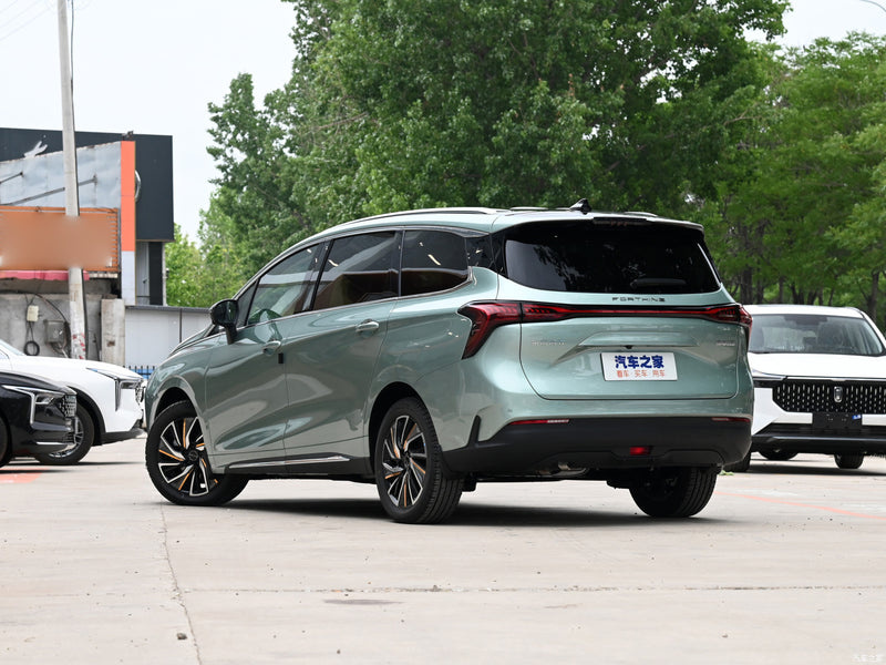 MPV YATCH 7 asientos Forthing Gasol. Vers. Exclusive 10 airbags 360° Cam Color Verde /Interi. Beige