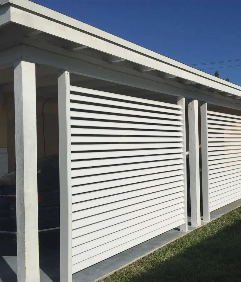 Lama Louver Curva Blanco para clipar en marco U127 Ancho 100x35x1mm 5.85m long.