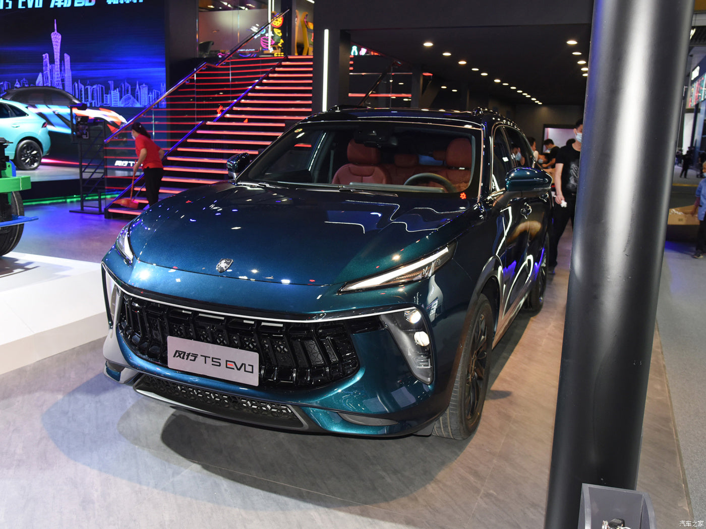 SUV T5 EVO Dongfeng Forthing Gasolina Version Exclusive 8 airbags Color Cyan / Interior Negro