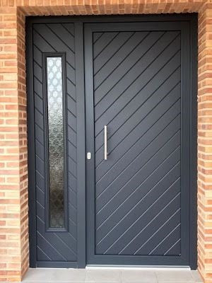 Perfil Lama para Puertas - Fijos - Portones. Espesor 1.2 mm. Largo 5.85 mts. Acabado Dark Grey