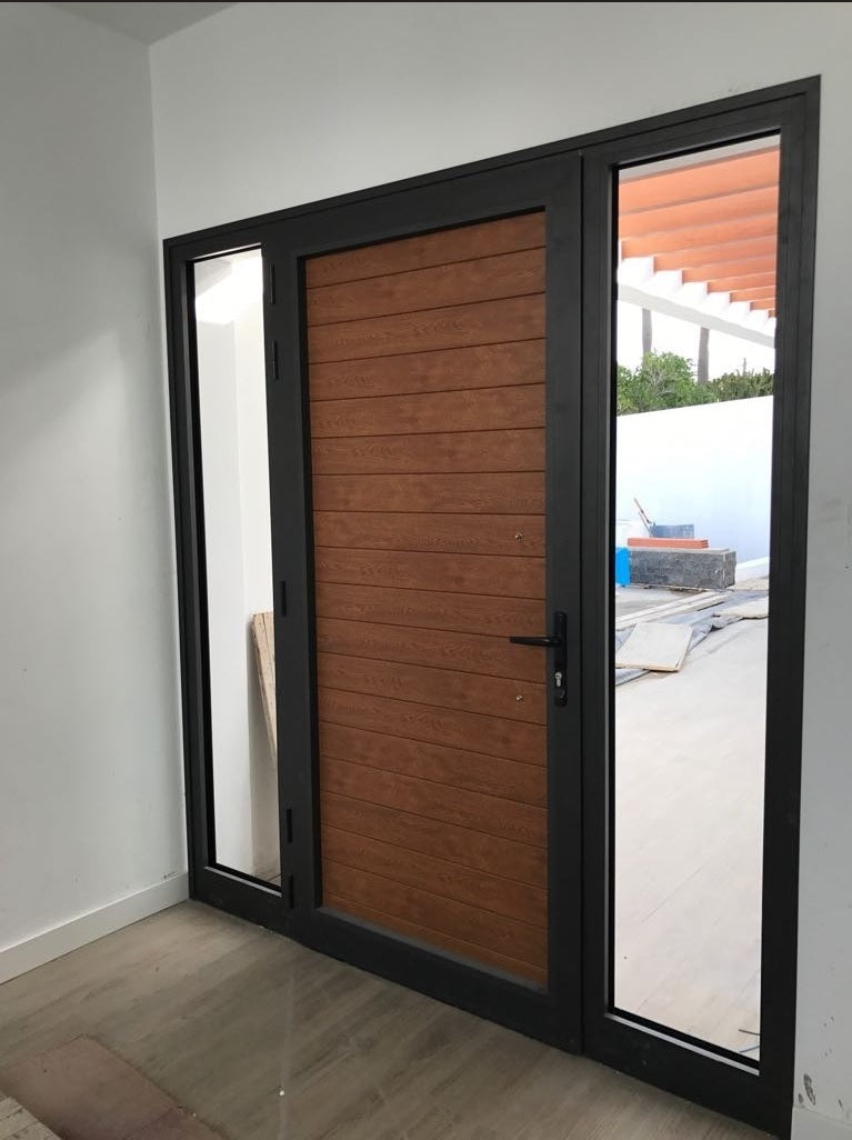 Perfil Lama para Puertas - Fijos - Portones. Espesor 1.2 mm. Largo 5.85 mts. Acabado Negro