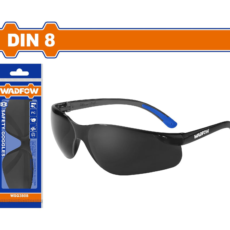 Lentes de seguridad oscuros. Tono DIN 8. Amplio campo visual. Uso en interiores y exteriores.